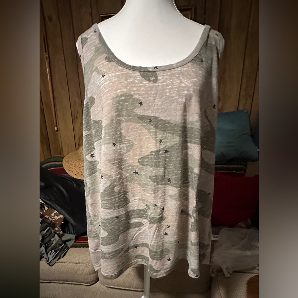 Maurices Green & Brown Racerback Tank Top in Burnout Camo w/ Black Stars, 2X